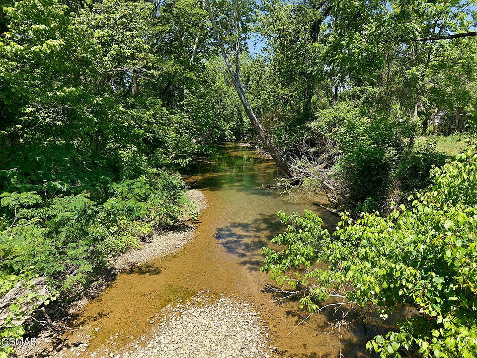 70th image of 1319 Licklog Hollow Rd
