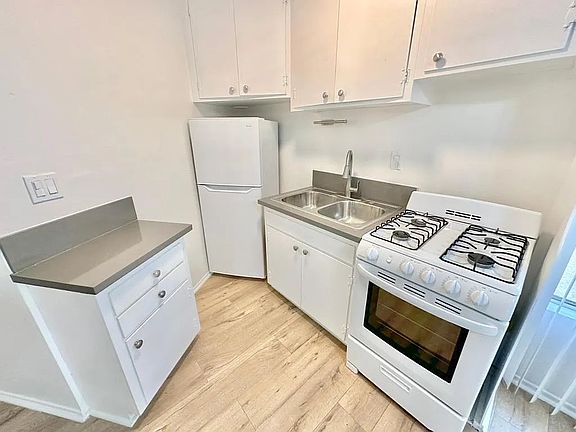 4th image of 2712 Abbot Kinney Blvd APT 15