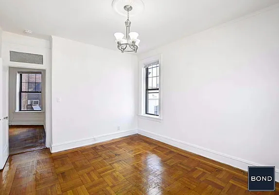 Rented by Bond New York | media 17