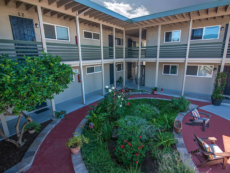 Marlboro Manor Courtyard