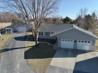 42951 585th St, Mazeppa, MN 55956