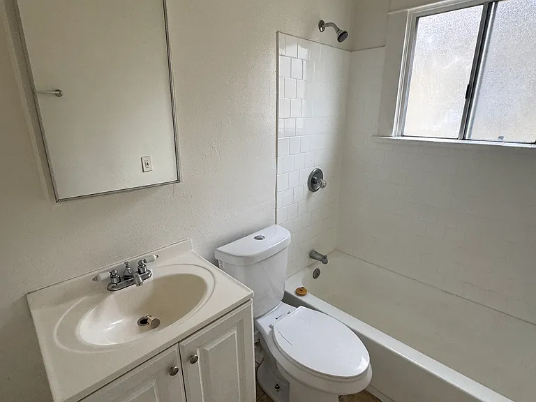 1519 Obispo Ave #6 — Photo 8