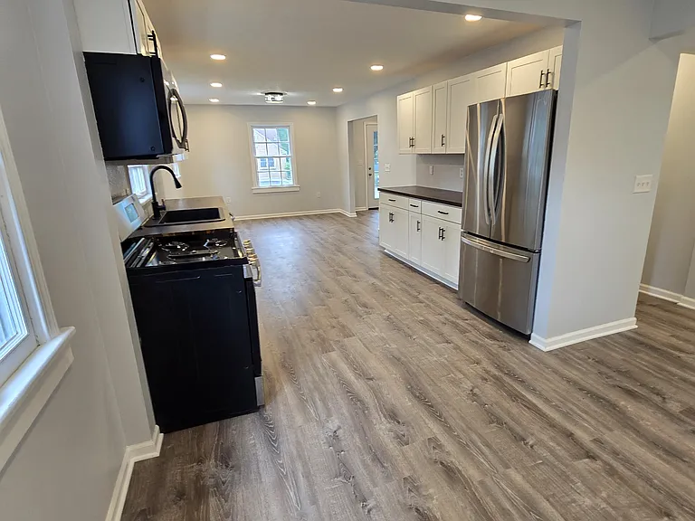 216 Robert Ave — Photo 9