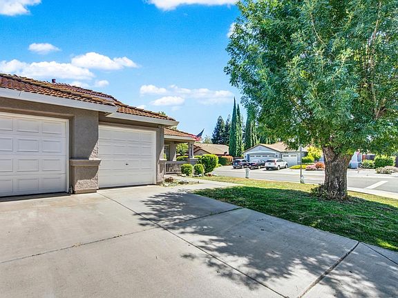 3rd image of 805 Wiegand Way