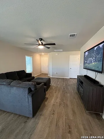 3 bed, 2.0 bath, 1248 sqft, $1,700 — Photo 4