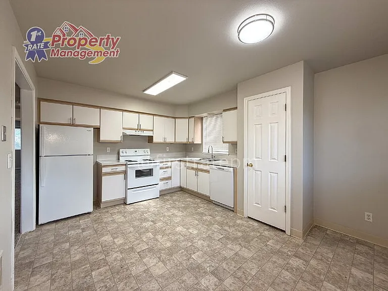 5679 W Dorian Ln — Photo 9