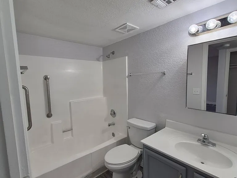 February Free Rent! Brand New Flooring Throughout! Private Laundry & Private Storage! Like New Re... — Photo 9