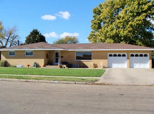 805 J C St, Garden City, KS 67846