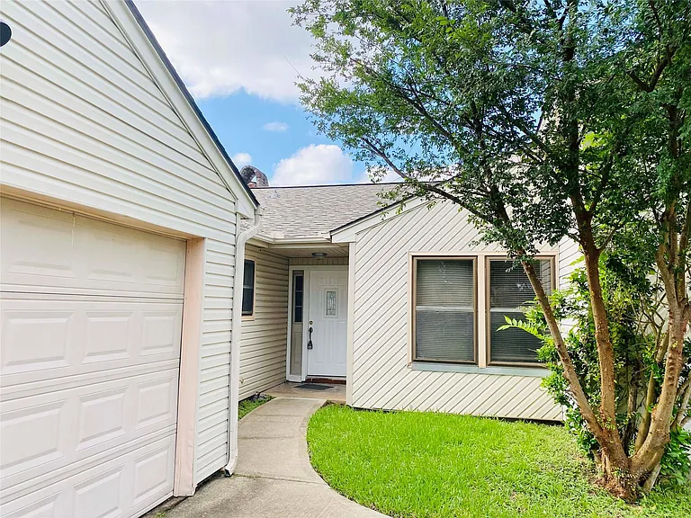 3123 Sam Houston Dr — Photo 1