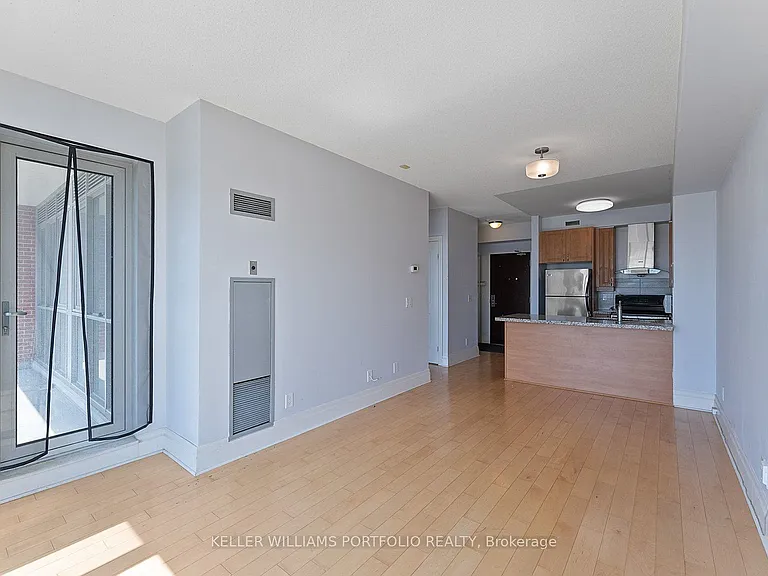 39 Upper Duke Cres #607 — Photo 11