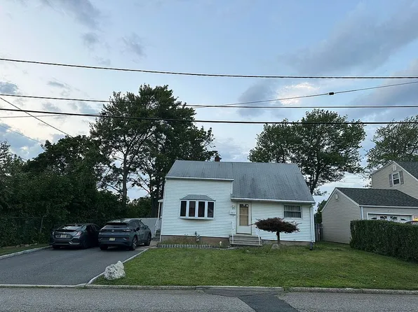27 Reynolds St, Iselin, NJ 08830