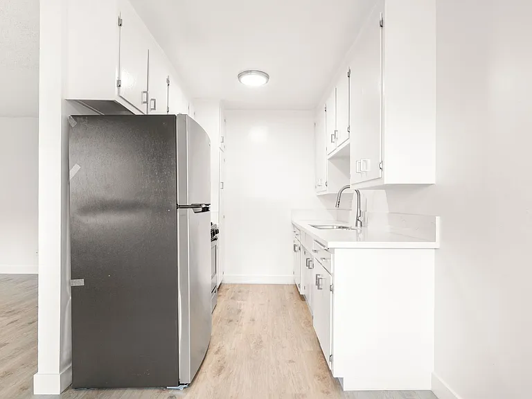 5330 Corteen Pl — Photo 11