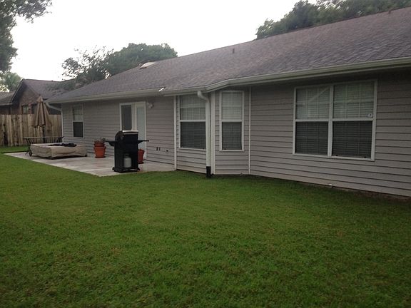 3rd image of 940 Limewood Ave
