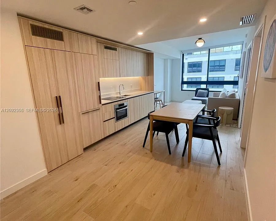 225 N Miami #3104