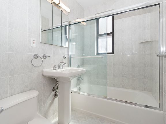 4th image of 150 E 18th St APT 6D