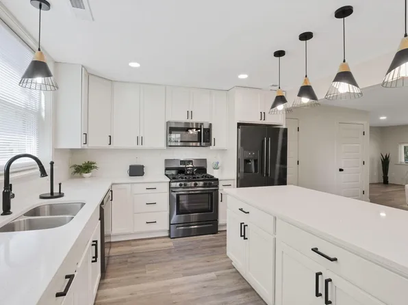 6084 Mink St SW, Pataskala, OH 43062