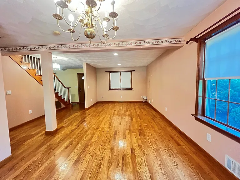 5 Kinney Ave — Photo 4