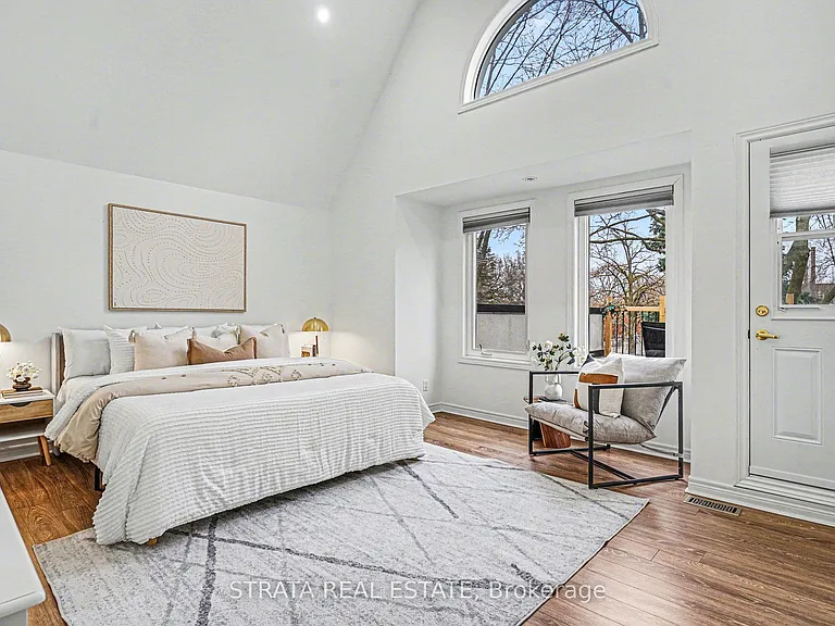 423 Manor Rd E — Photo 13