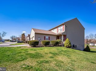 858 Woodridge Dr, Middletown, PA 17057