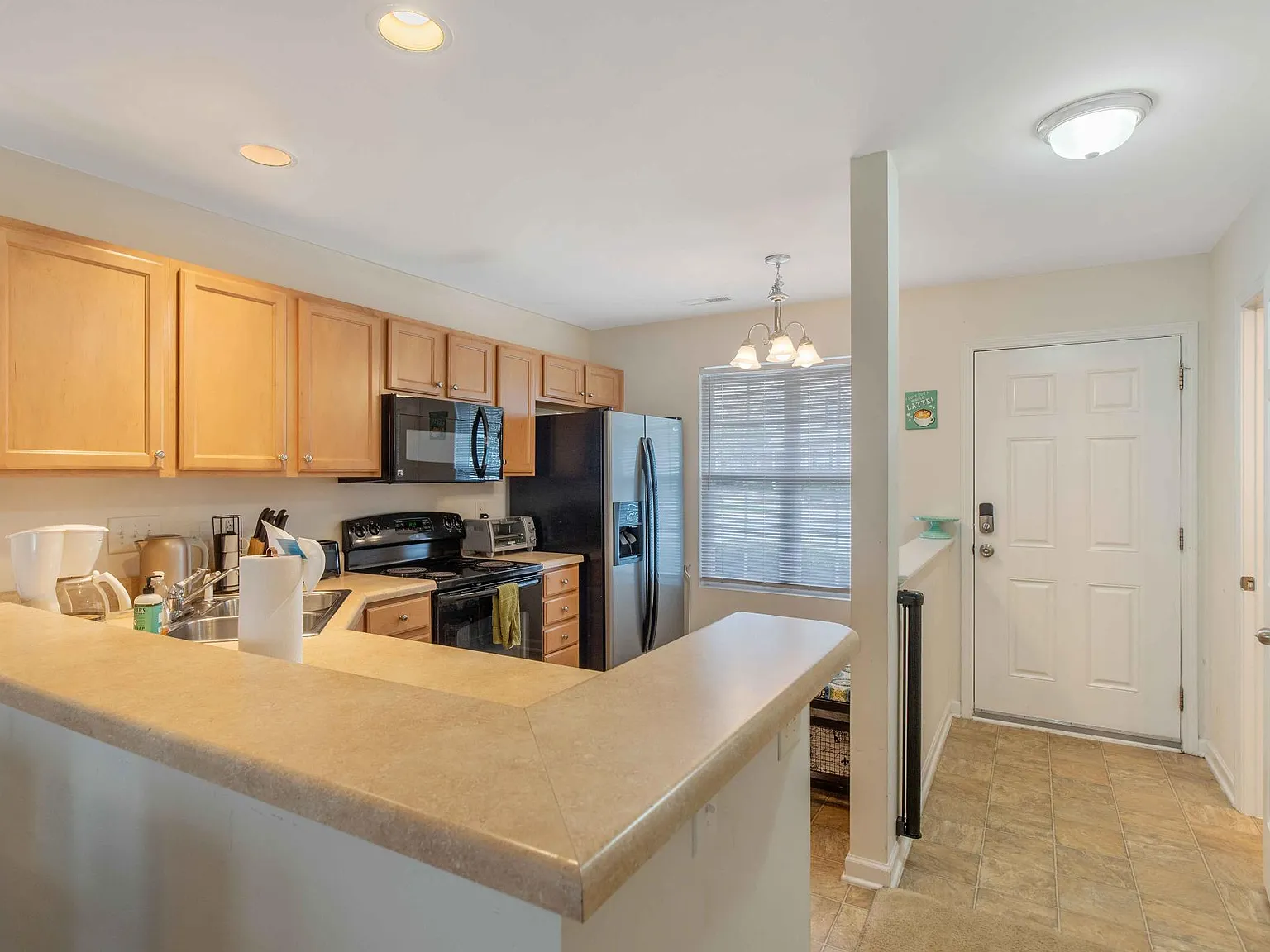 2 bed, 2.5 bath, 1175 sqft, $3,000 — Photo 3