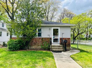 823 Centre Ave, Lindenhurst, NY 11757