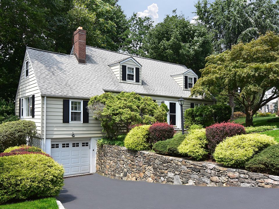 1st image of 102 Crest Dr