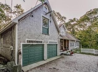 860 Potomska Rd, Dartmouth, MA 02748