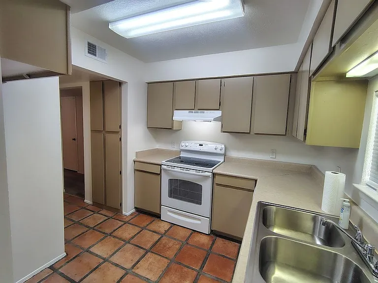1620 N Wilmot Rd #S336 — Photo 6