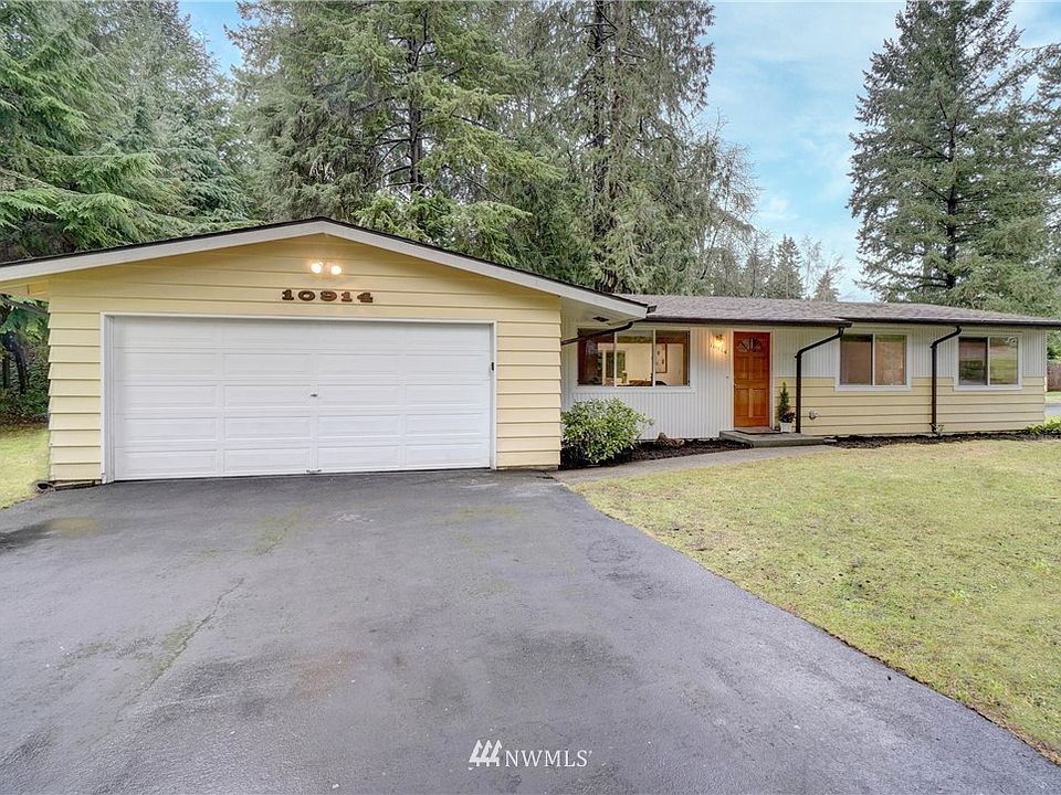 Great Ramblers are Hard to Find... Until NOW! This One is Amazing! Excellent Location ~ Wonderful N'Hood ~ No HOA ~ .32 Acre Corner Lot ~ Privacy ~ Good Parking/RV Possible ~ Custom Remodel ~ GORGEOUS HOME w/Oodles of High-quality Updates/Details & Nice Surprises to Discover! This is One Solid Rambler! New/Nearly New/Updated Features: Roof ~ Gutters ~ Paint ~ Plumbing ~ Electrical ~ Garage Door ~ Tankless H20 ~ Furnace ~ GAS ~ Windows/Sliders ~ Doors/Trim ~ Fabulous Flooring ~ Fixtures ~ Stunning Tile & Solid Surface Counters ~ Quality Cabinets ~ Vanities ~ Stainless Appliances & MORE! No popcorn ceilings! Good storage. Home design w/great 'flow'... Lives larger than you'd expect. TRULY! Accessibility features: Doors, roll-in shower & More!