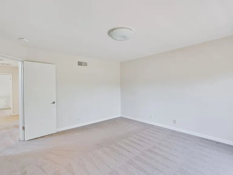 803 Runningwood Cir — Photo 27