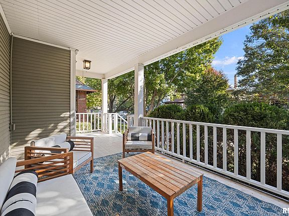 4th image of 1019 N Maplewood Ave