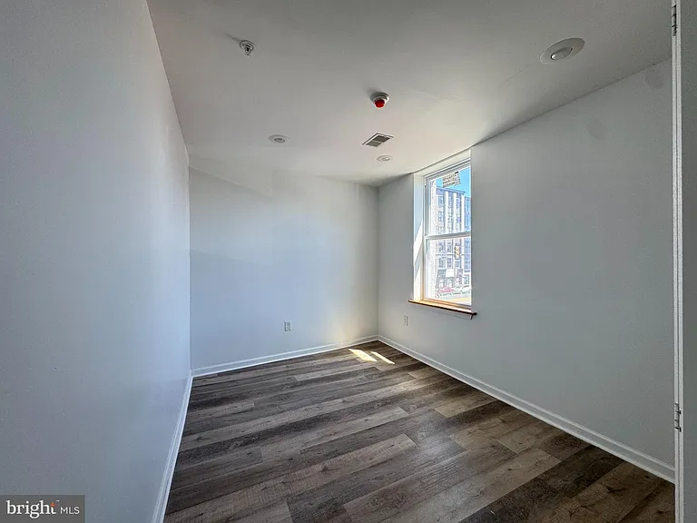 700 W Girard Ave — Photo 7