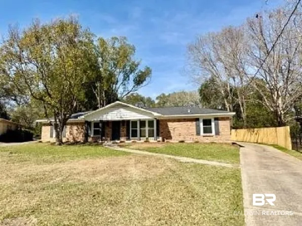 16 Cherry Dr, Saraland, AL 36571