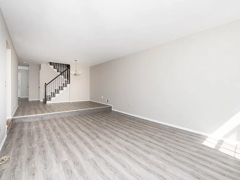 58 Danielle Ct — Photo 4