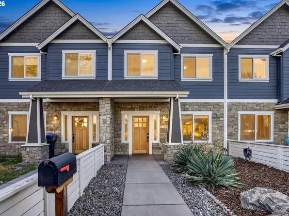 804 W 10th St, The Dalles, OR 97058