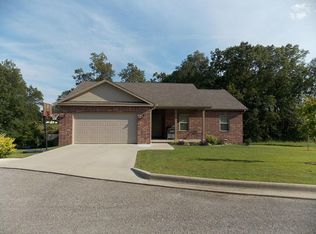 67 E Pine Ln, Reeds Spring, MO 65737