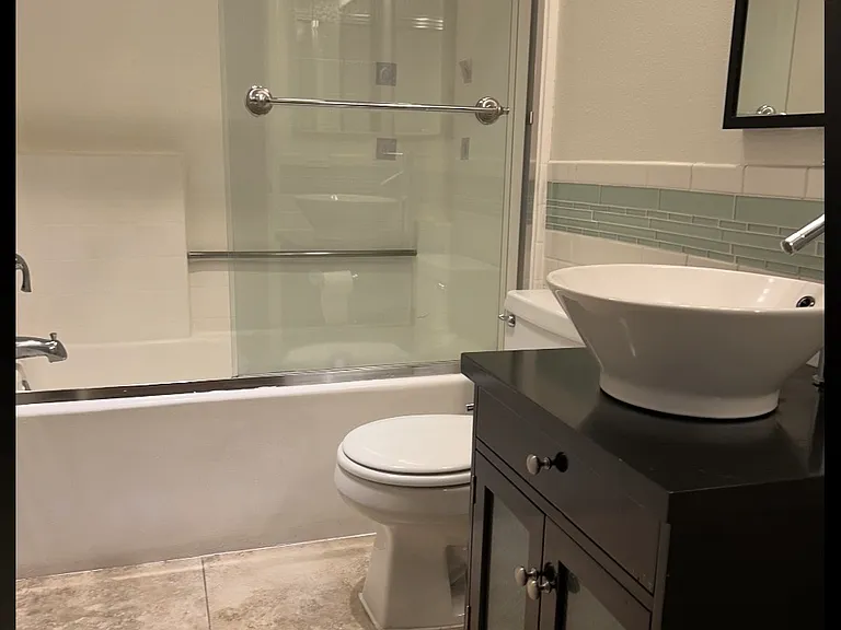 Burton Way Apartments — Photo 10
