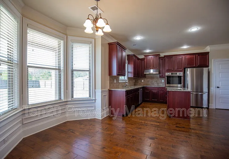 24 Sword St — Photo 25