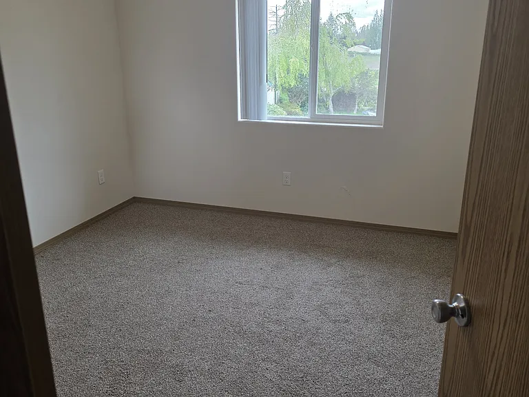 391-393 Clover St #2 — Photo 7