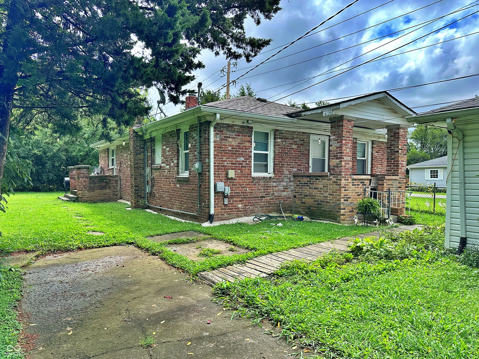 4 bed, 1.0 bath, 1120 sqft, $1,325 — Photo 3