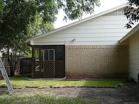 3rd image of 2417 Village Green Dr