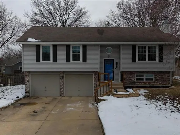 1701 NE Auburn Dr, Lees Summit, MO 64086