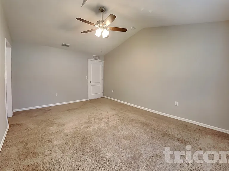 57 Pilgrim Dr — Photo 5