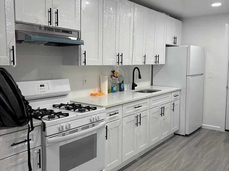 474 Washington Ave #3 — Photo 2