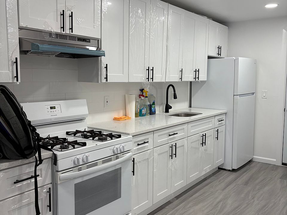 2nd image of 474 Washington Ave #3