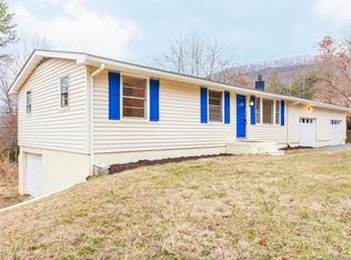 104 Walnut Cove Rd, Swannanoa, NC 28778