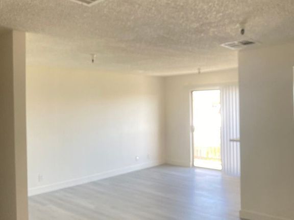 3rd image of 924 S Carondelet St #409