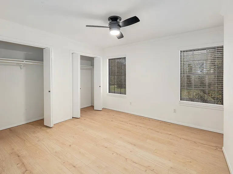 204 Northwest Dr #F — Photo 10