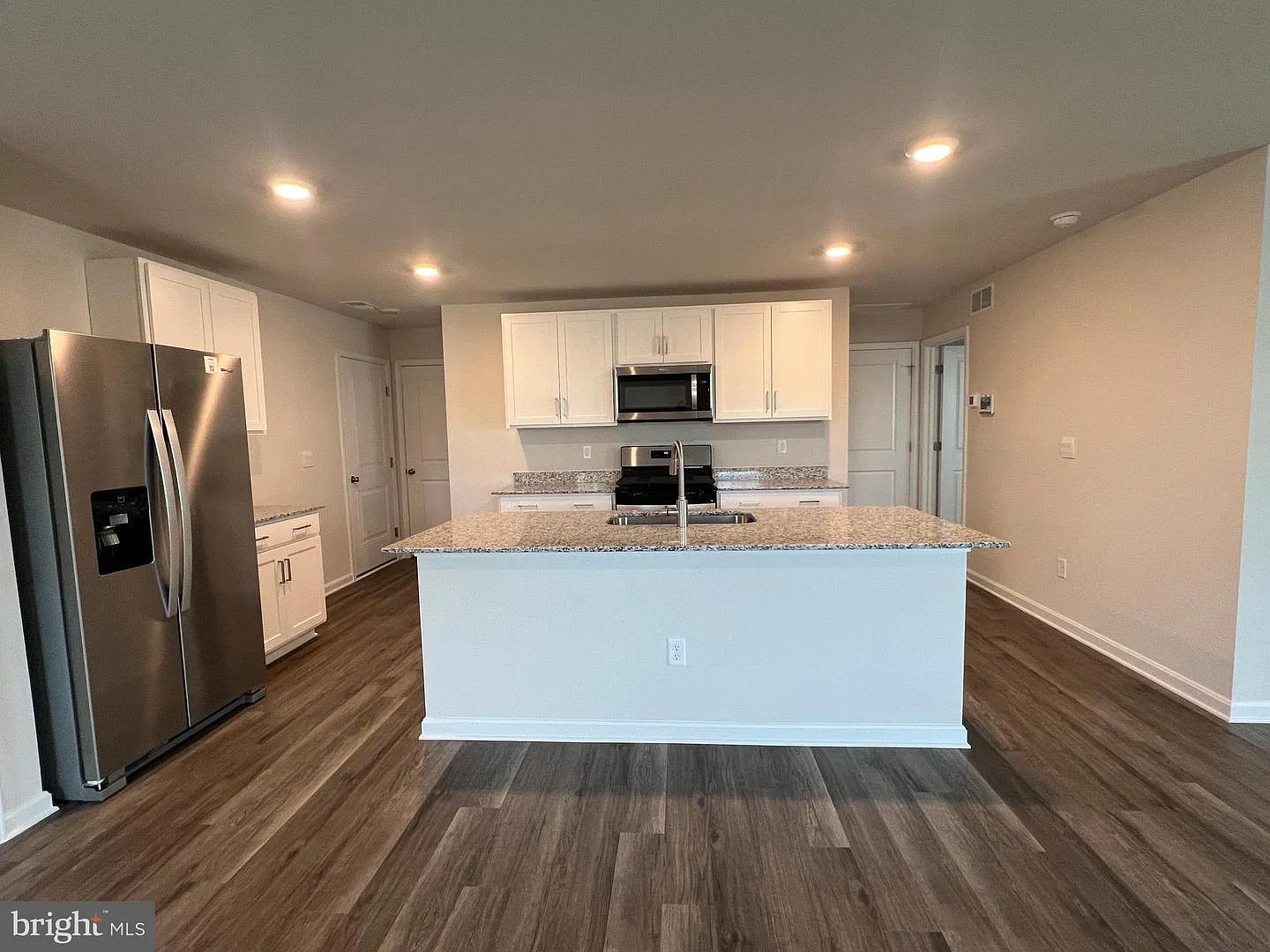 5 bed, 2415 sqft, $2,750 — Photo 4
