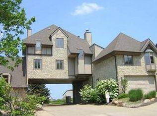 23013 Roberts Run #97, Bay Village, OH 44140